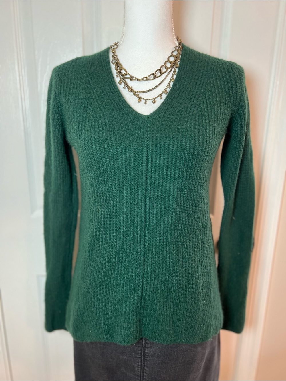 J. McLaughlin 55% Cashmere Wool Blend V-Neck Sweater Evergreen Dark Green 🌲